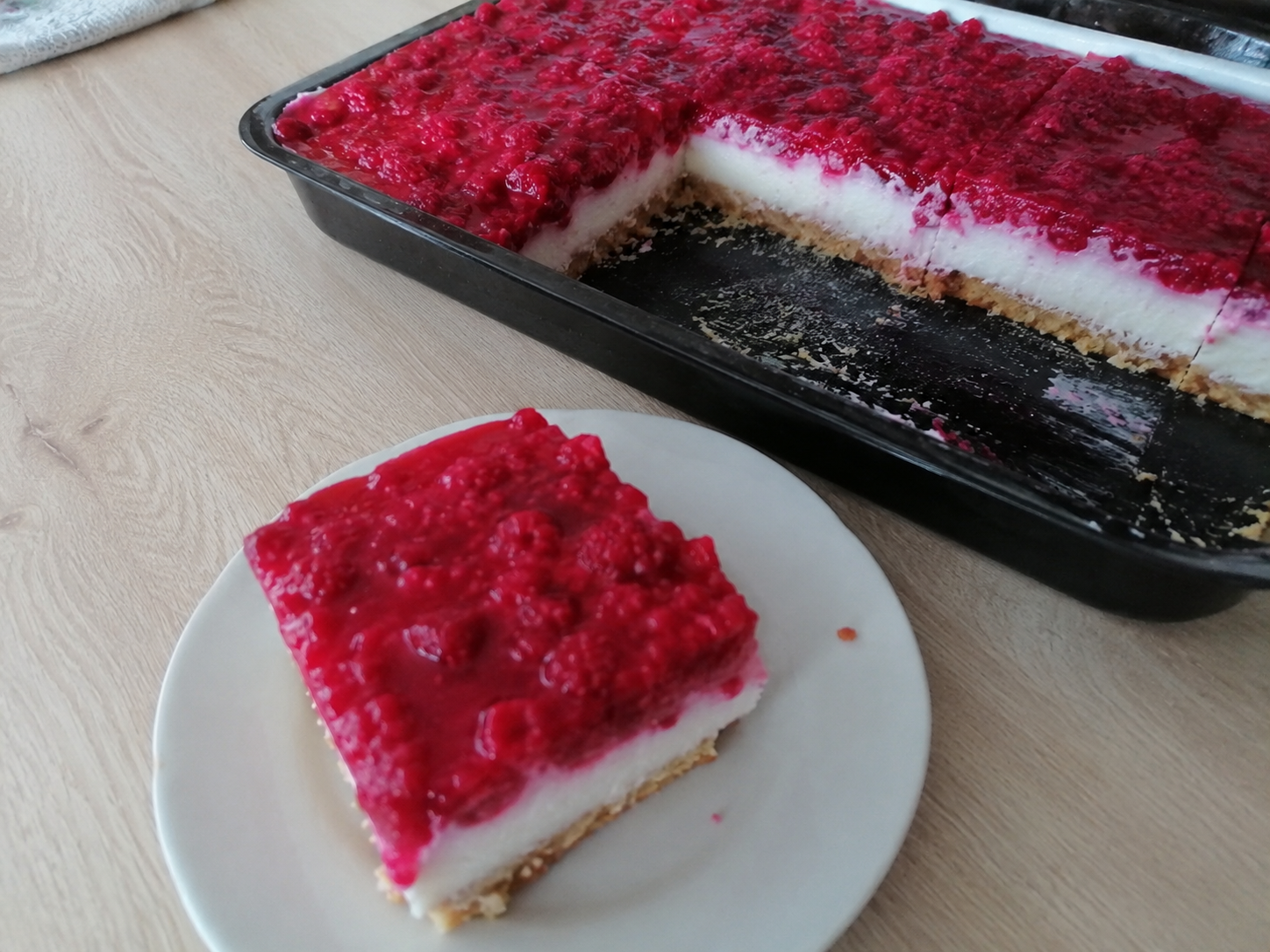 Maline i jogurt kolac