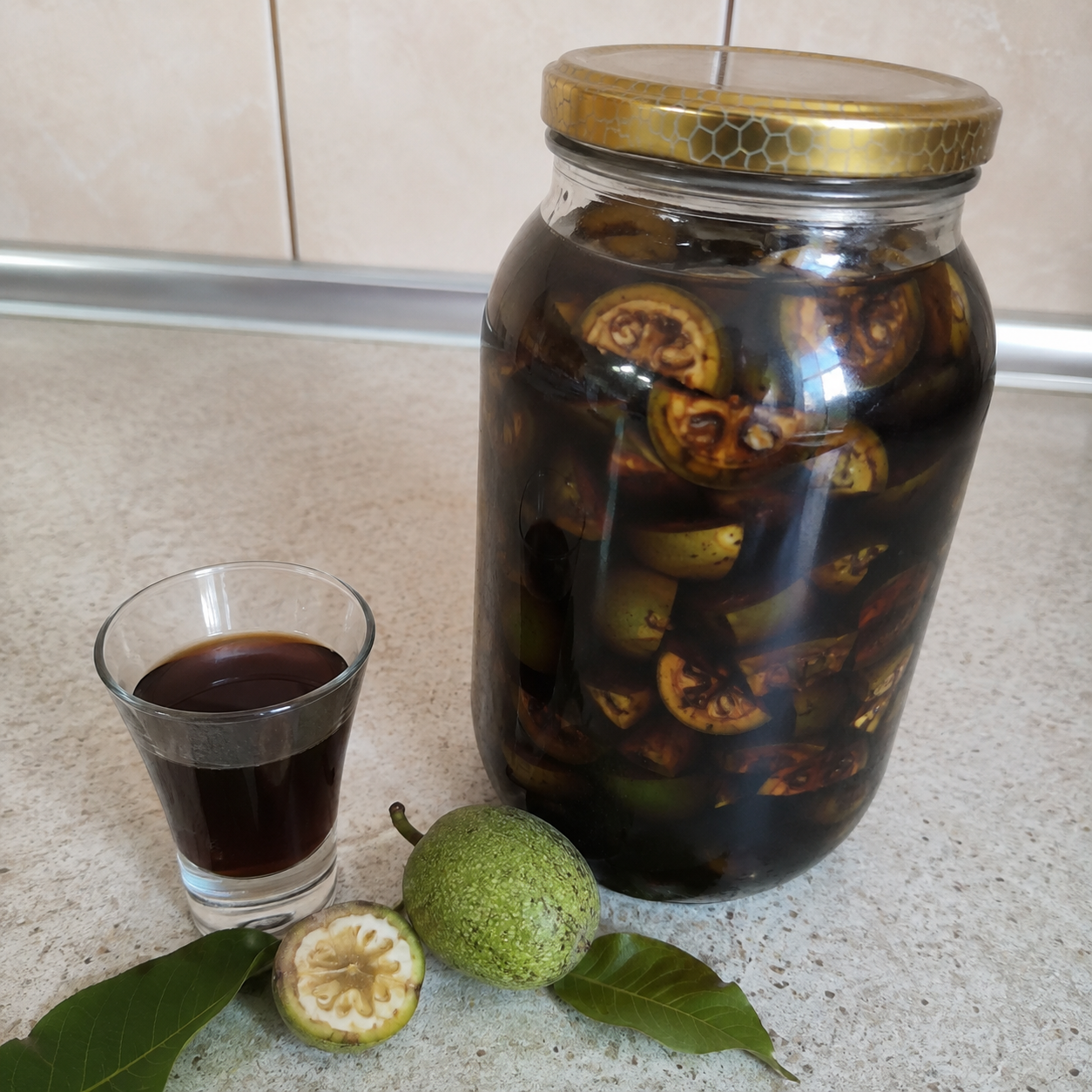 Liker od oraha domaći