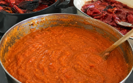 DOMAĆI AJVAR SA PEČENIM PAPRIKAMA