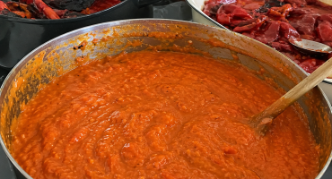 DOMAĆI AJVAR SA PEČENIM PAPRIKAMA