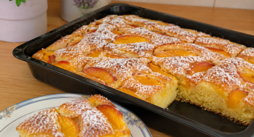 Kolač sa breskvama i jogurtom
