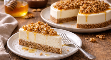 Kremasti čizkejk sa medom i orasima