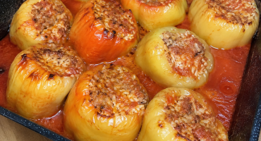 Punjene paprike u rerni – domaći recept koji uspeva svaki put