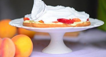 Torta sa breskvama i malinama