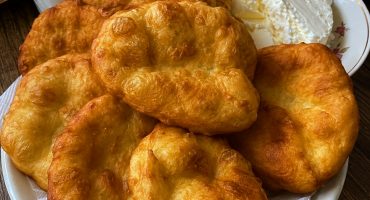 Domaće mekike sa kajmakom