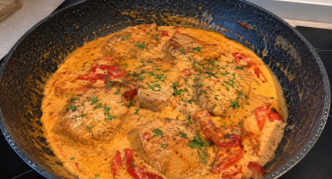 Svinjski file u sosu od pečenih paprika
