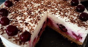 Torta sa višnjama bez pečenja